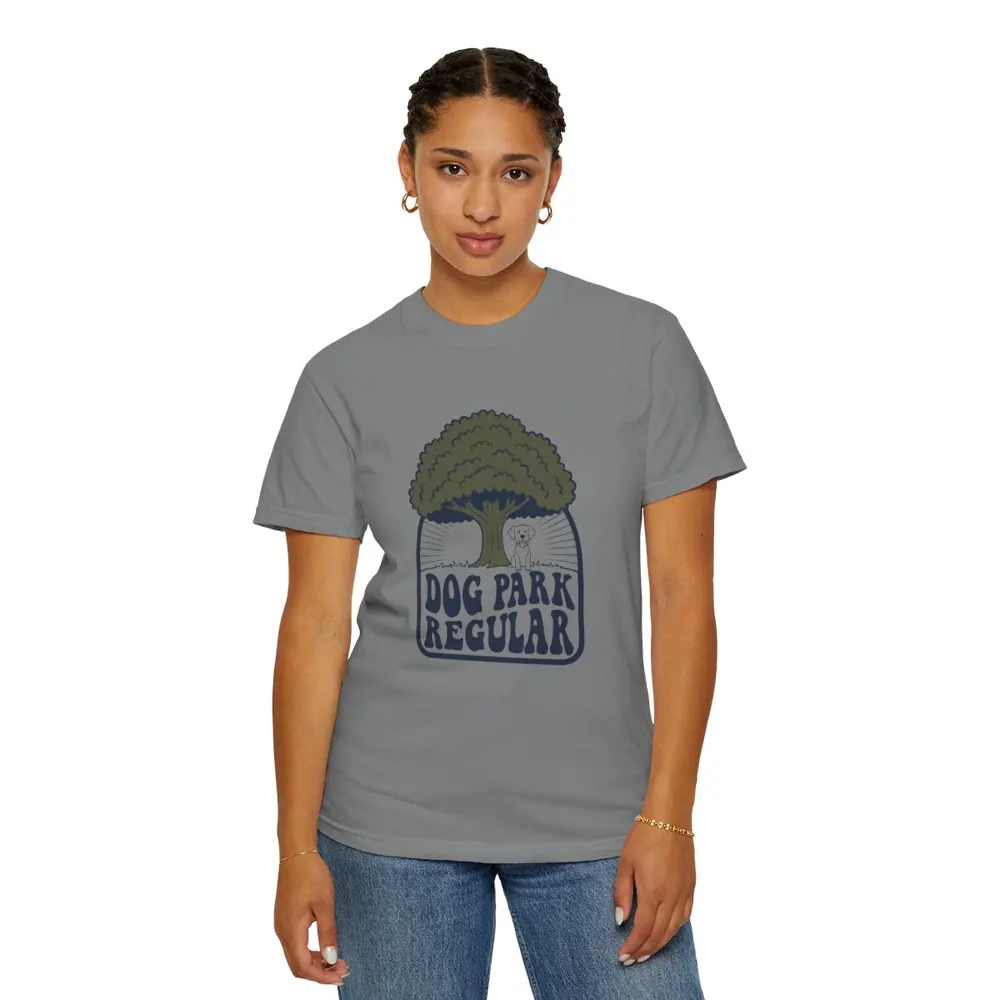 Model wearing the Dog park regular tee in Heather Gray